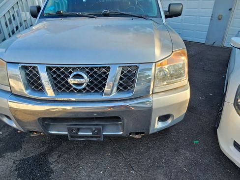 Used 2009 Nissan Titan SE AWD/4WD image 2