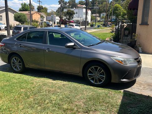 Used 2017 Toyota Camry SE FWD image 5
