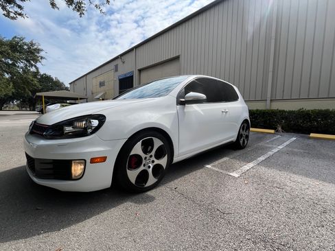 Used 2011 Volkswagen Golf 2-Door FWD image 2