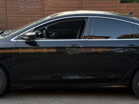 Used 2017 Chrysler 200 Limited Platinum FWD image 3