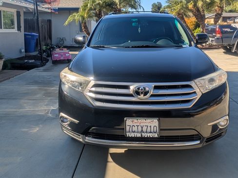 Used 2013 Toyota Highlander SE image 1