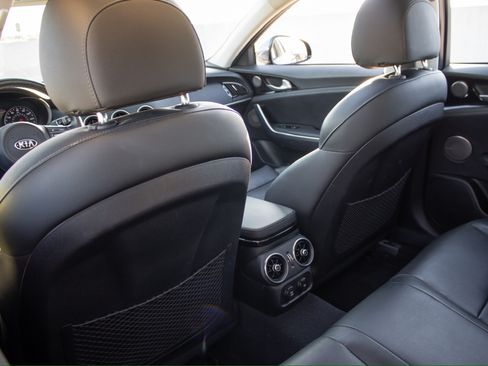 Used 2019 Kia Stinger Premium image 12