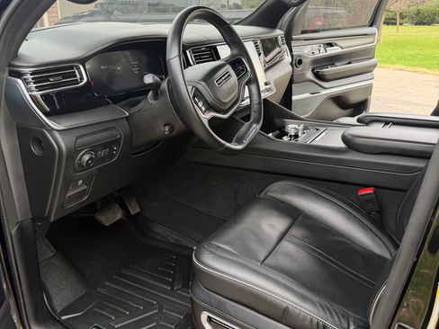 Used 2022 Jeep Grand Wagoneer Series II AWD/4WD image 10