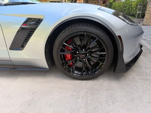 Used 2018 Chevrolet Corvette Z06 RWD image 16