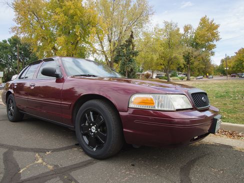 Used 2004 Ford Crown Victoria LX image 17