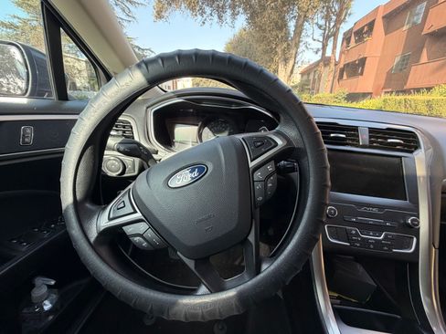 Used 2019 Ford Fusion SE image 10