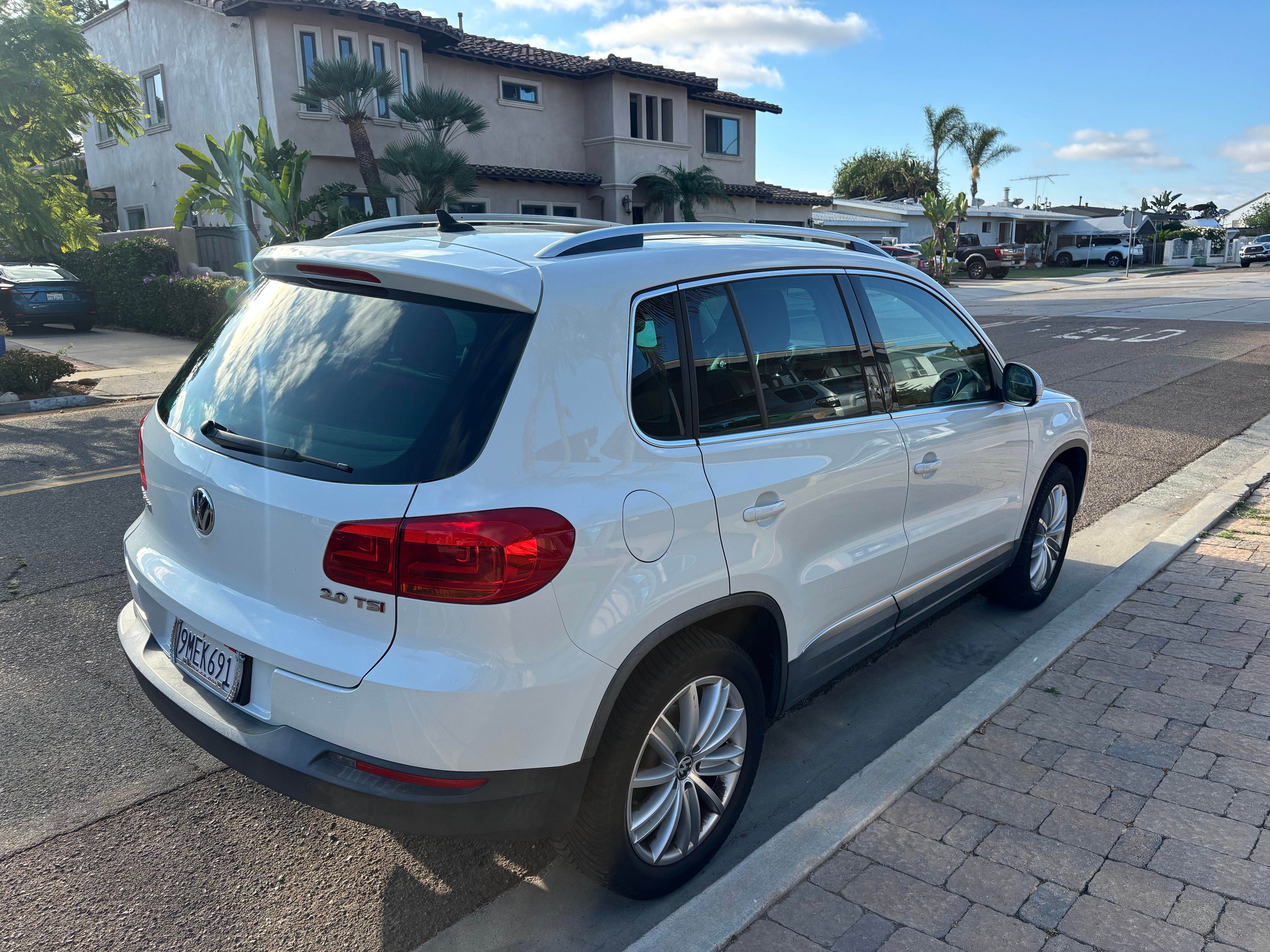 Used 2015 Volkswagen Tiguan SEL FWD image 2