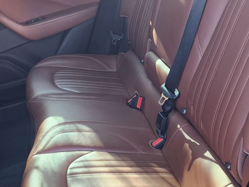 Used 2017 Maserati Levante image 9