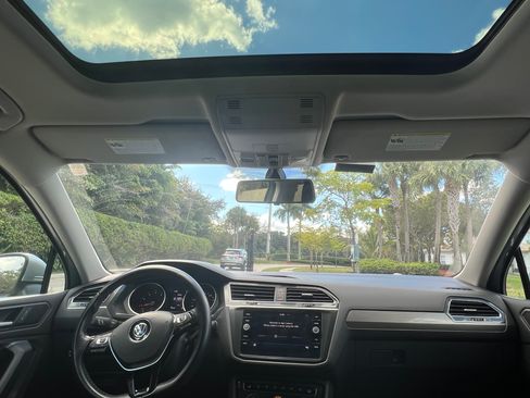 Used 2019 Volkswagen Tiguan SE w/ Panoramic Sunroof Package image 15