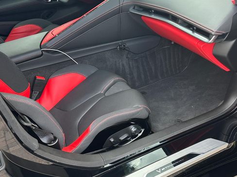 Used 2022 Chevrolet Corvette Stingray Premium Conv w/ Z51 Performance Package RWD image 4