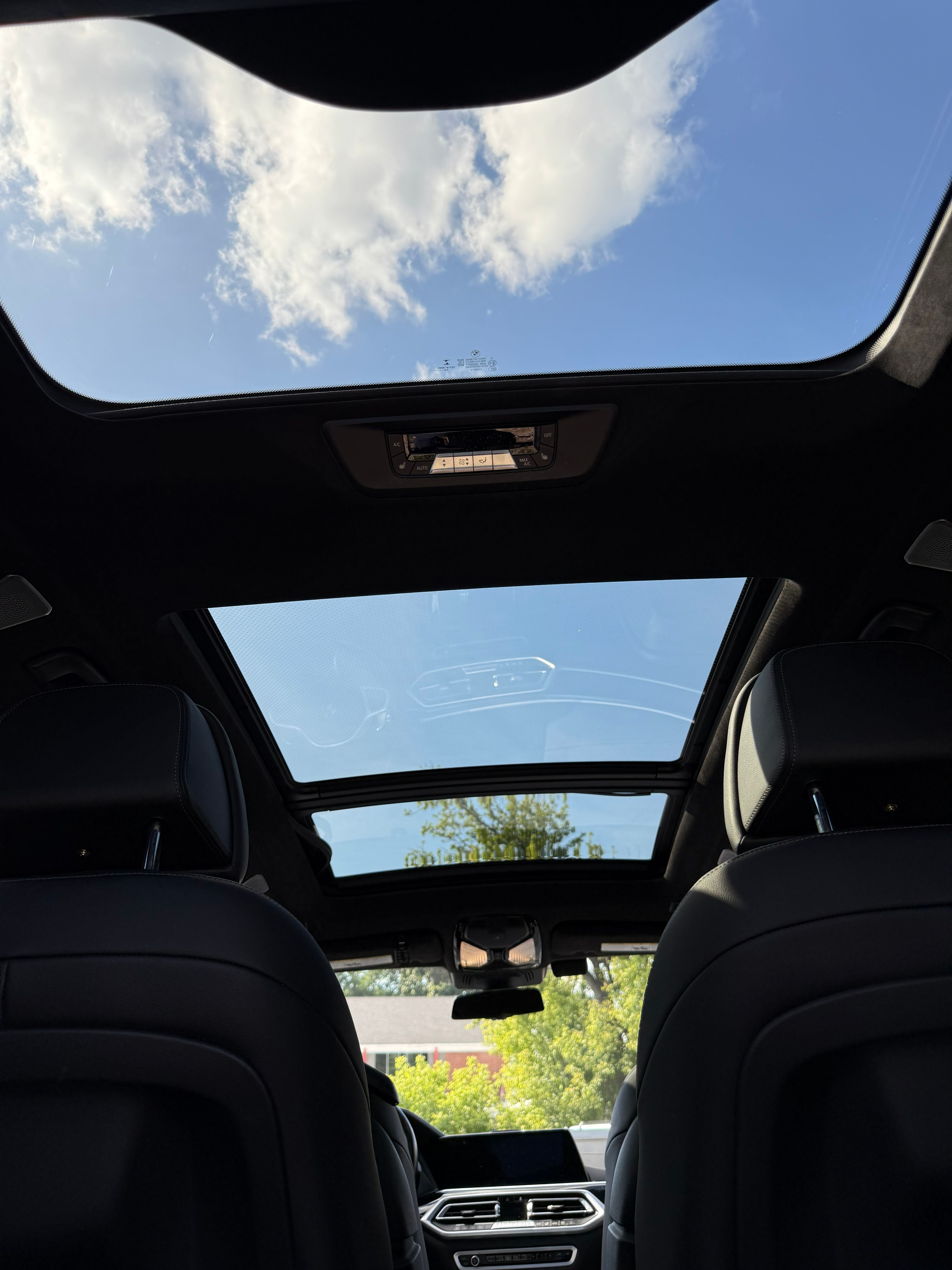 Used 2021 BMW X7 M50i w/ Dynamic Handling Package AWD/4WD image 14