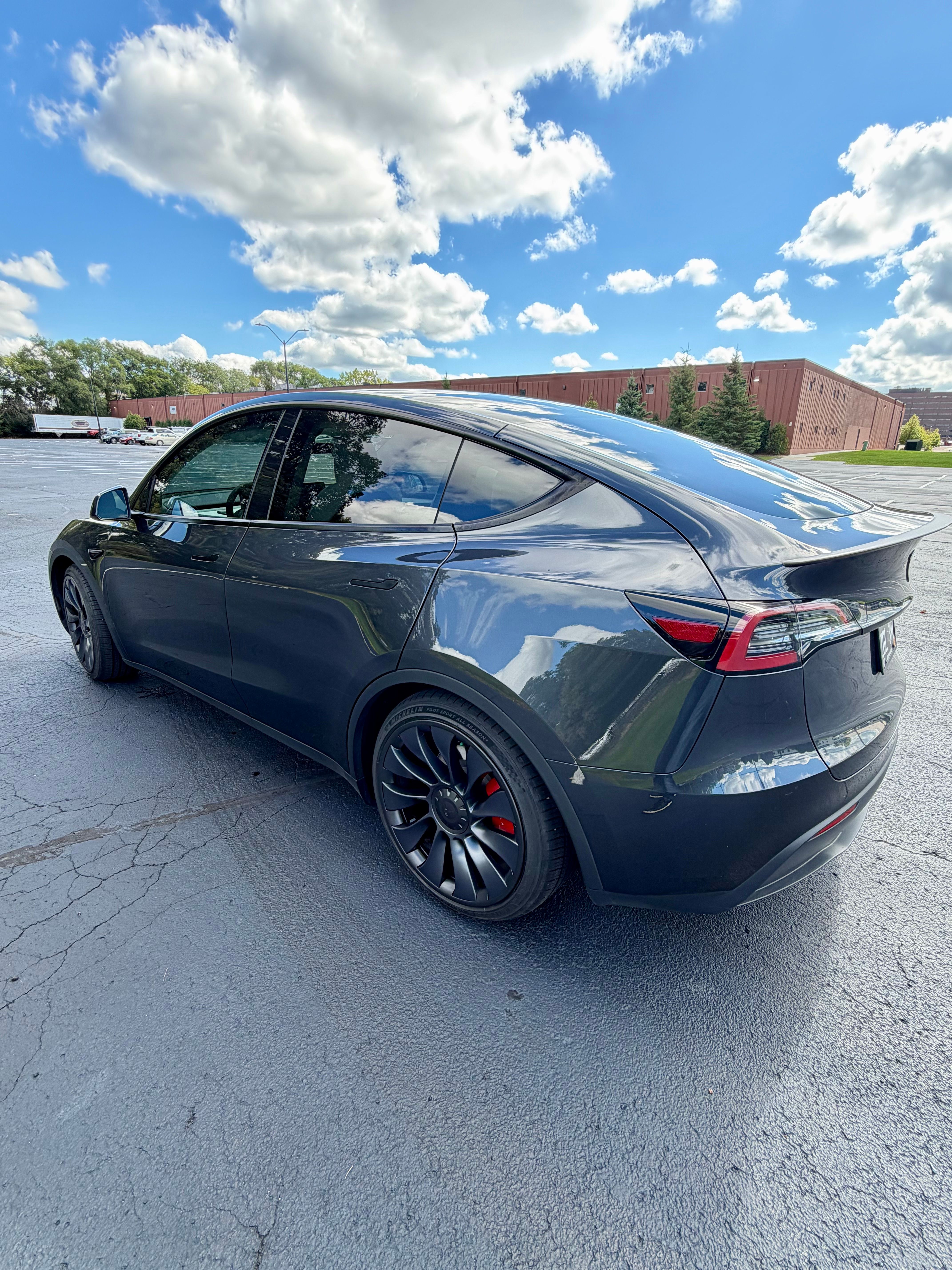 Used 2024 Tesla Model Y Performance AWD/4WD image 30