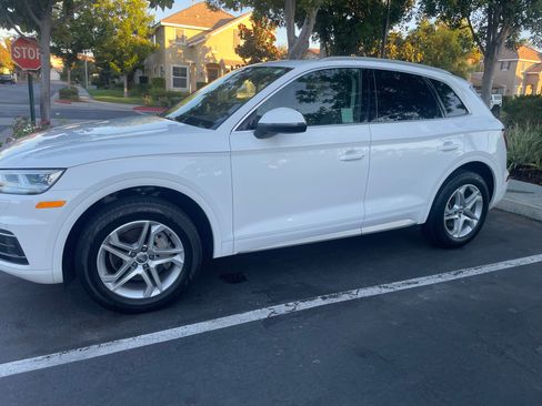 Used 2018 Audi Q5 2.0T Premium Plus w/ Premium Plus Package AWD/4WD image 2