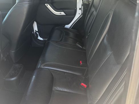 Used 2015 Jeep Wrangler Unlimited Sahara AWD/4WD image 17