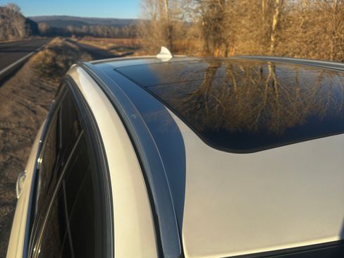 Used 2018 BMW 330i xDrive Wagon w/ Premium Package image 10