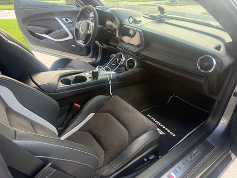 Used 2022 Chevrolet Camaro SS RWD image 9