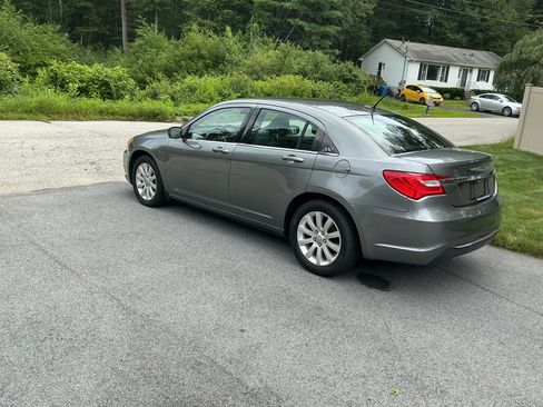 Used 2013 Chrysler 200 Touring FWD image 5