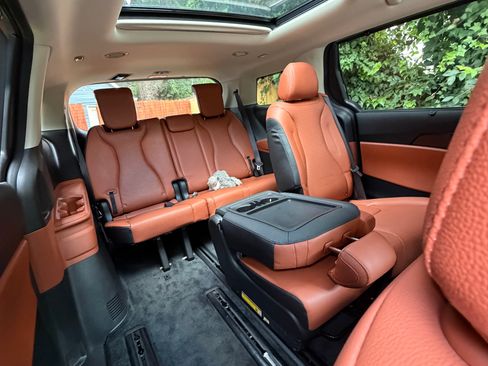 Used 2024 Kia Carnival SX Prestige FWD image 5