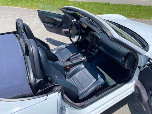Used 1999 Porsche Boxster RWD image 16