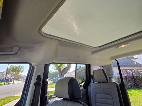 Used 2019 Ford Transit Connect Titanium w/ Titanium Premium Package image 13