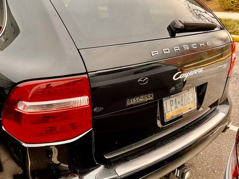 Used 2010 Porsche Cayenne Sport Utility 4D image 6