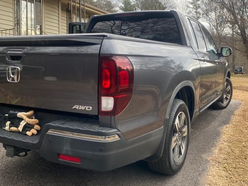 Used 2017 Honda Ridgeline RTL-E image 6