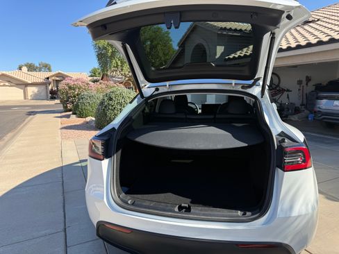 Used 2023 Tesla Model Y Performance image 9