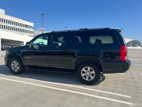 Used 2014 GMC Yukon XL SLT image 2