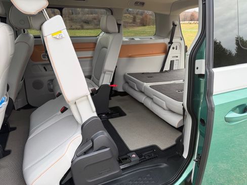 Used 2025 Volkswagen ID. Buzz 1st Edition image 6