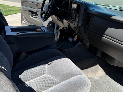 Used 2005 Chevrolet Silverado 2500 LS RWD image 13