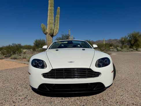 Used 2013 Aston Martin V8 Vantage Roadster image 10