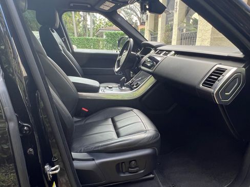 Used 2019 Land Rover Range Rover Sport SE image 8