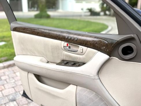 Used 2001 Lexus LS 430 w/ Ultra Luxury Pkg RWD image 8