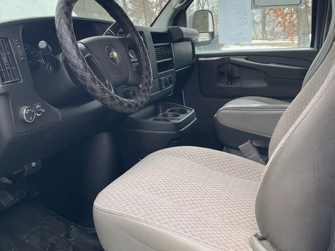 Used 2015 Chevrolet Express 2500 image 14