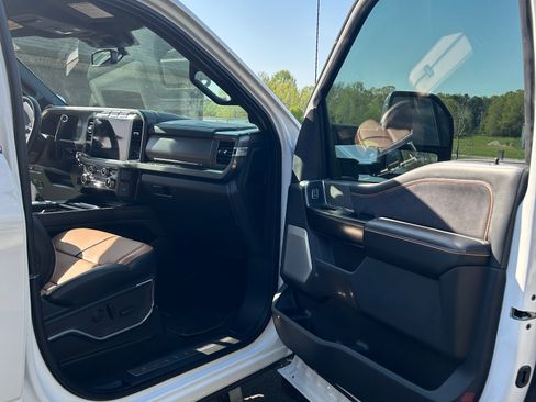 Used 2024 Ford F250 Platinum AWD/4WD image 10