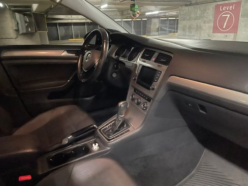 Used 2015 Volkswagen Golf TDI SE FWD image 9