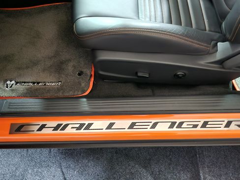 Used 2014 Dodge Challenger R/T image 23