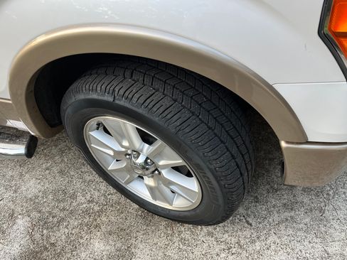 Used 2011 Ford F150 Lariat image 10