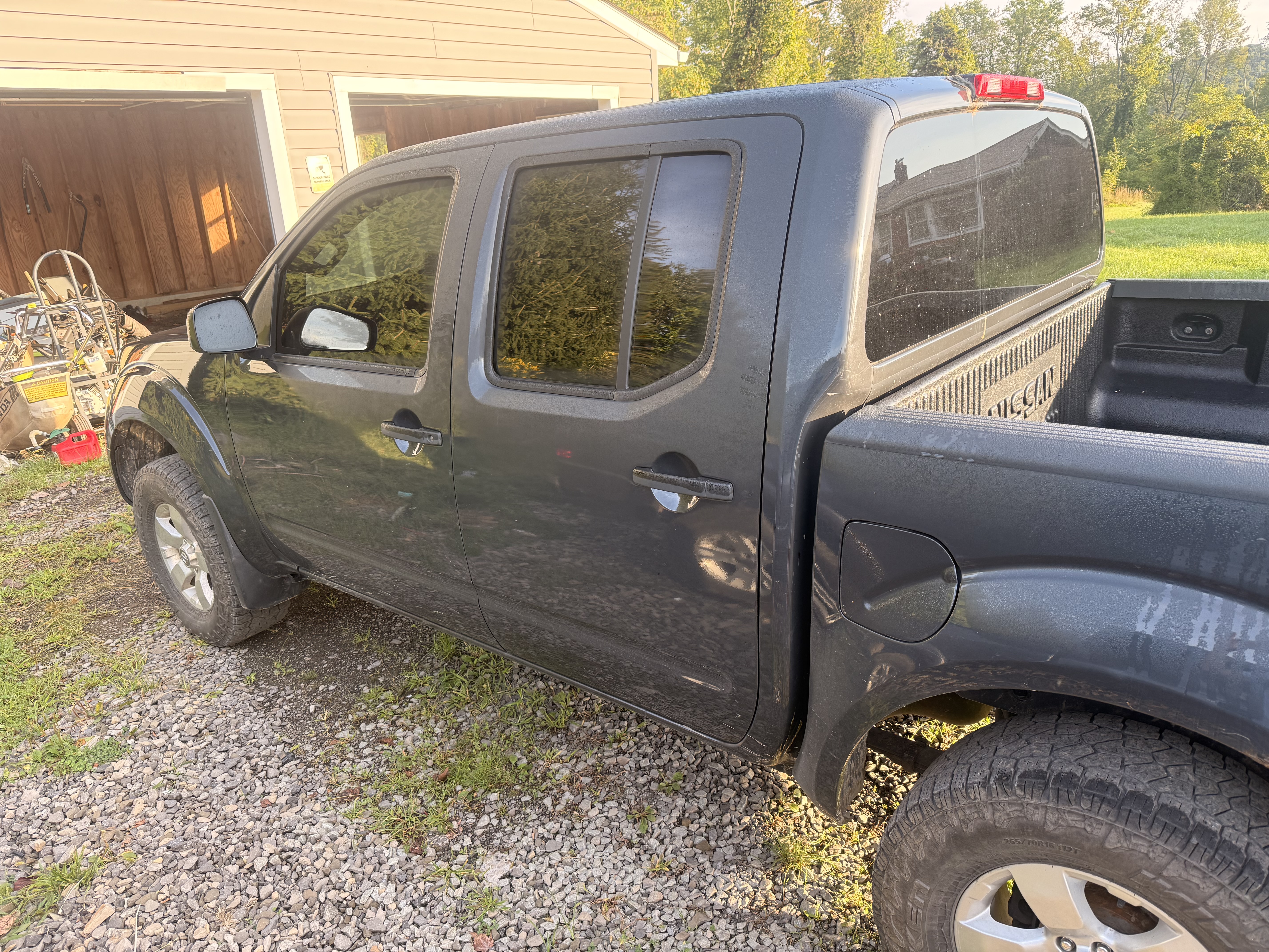 Used 2012 Nissan Frontier SV AWD/4WD image 5