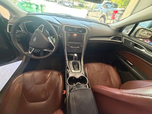 Used 2015 Ford Fusion SE w/ Equipment Group 202A FWD image 4