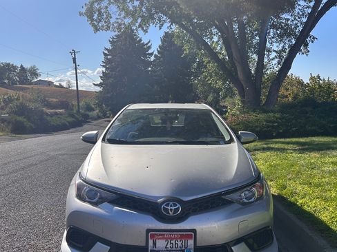 Used 2017 Toyota Corolla iM FWD image 4