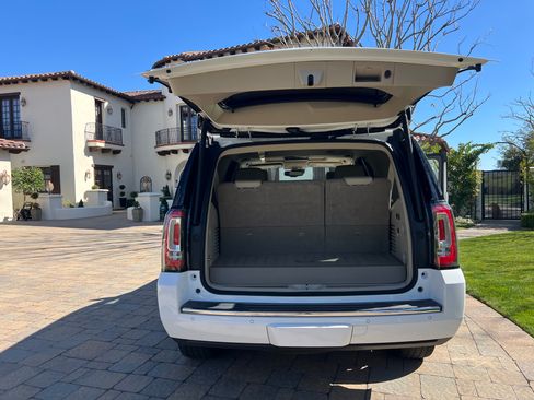 Used 2017 GMC Yukon Denali w/ Open Road Package image 11