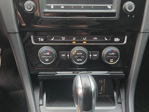 Used 2017 Volkswagen Golf R 4-Door image 17