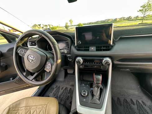 Used 2024 Toyota RAV4 AWD Hybrid image 16