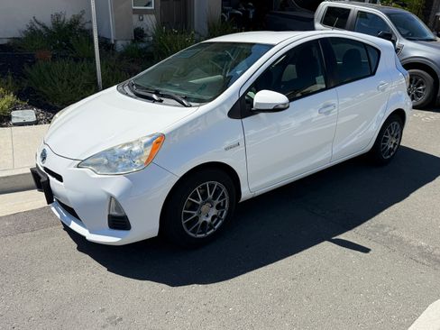 Used 2013 Toyota Prius C Two FWD image 9
