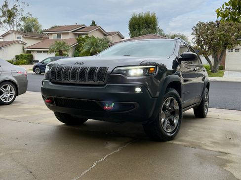 Used 2019 Jeep Cherokee Trailhawk w/ Comfort/Convenience Group image 1