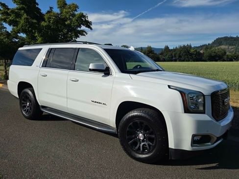 Used 2017 GMC Yukon XL SLT AWD/4WD image 21