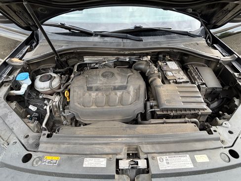 Used 2020 Volkswagen Tiguan SE w/ Panoramic Sunroof Package FWD image 26