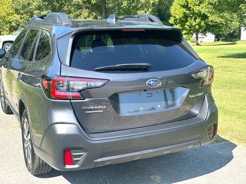 Used 2022 Subaru Outback Premium image 4