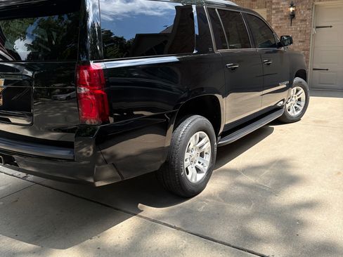Used 2019 Chevrolet Suburban LT RWD image 6